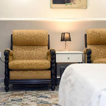 στούντιο νεοκλασικό δίπλα στην αριστοτέλους!