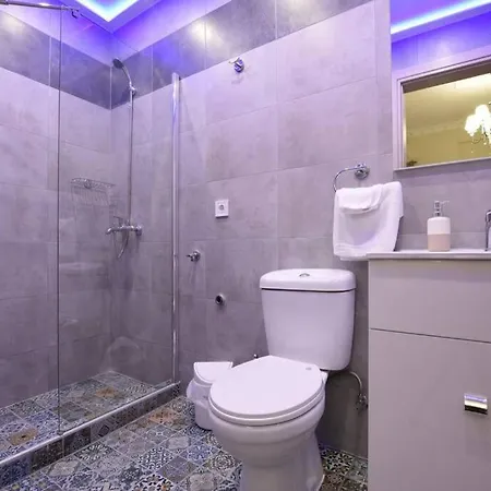 στούντιο νεοκλασικό δίπλα στην αριστοτέλους! *